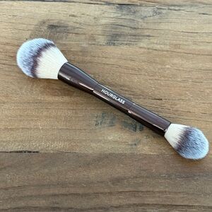 Hourglass Cosmetics Veil Powder Brush